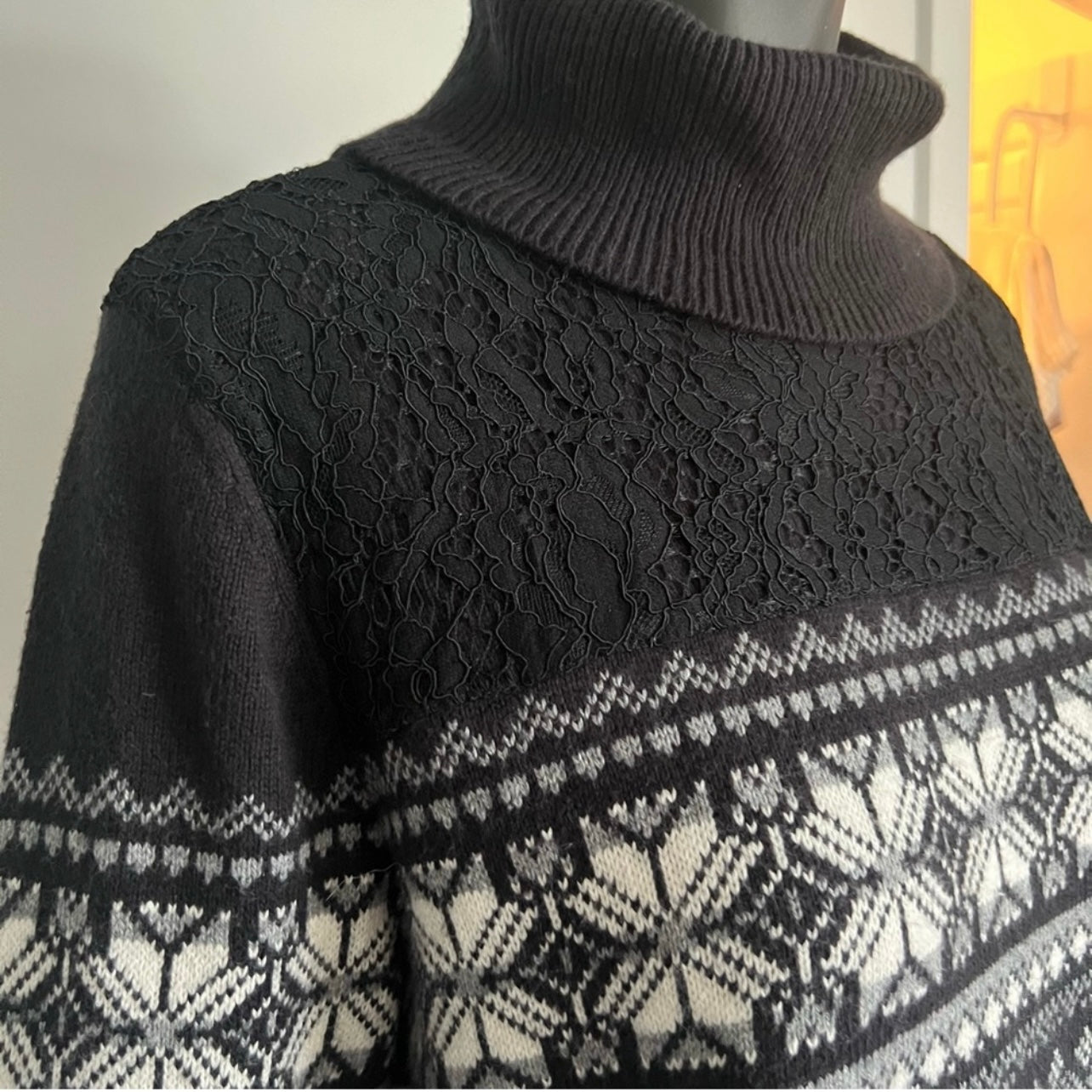 TALBOTS merino cotton festive turtle neck (L)